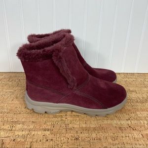 Skechers GOWalk So Soft Velvet Chugga Boots